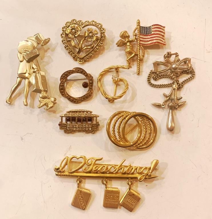9 BROOCHES GOLD TONE (1 of 2)