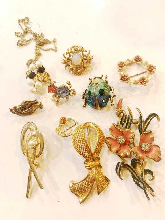 9 BROOCHES (2 KREMENTZ) (1 of 2)