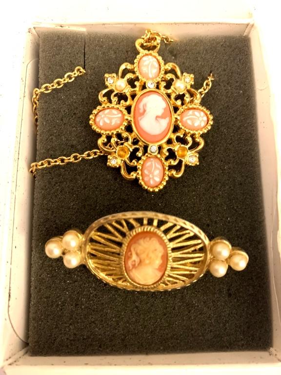 AVON ROMANTIC POET NECKLACE: BID TODAY!!!