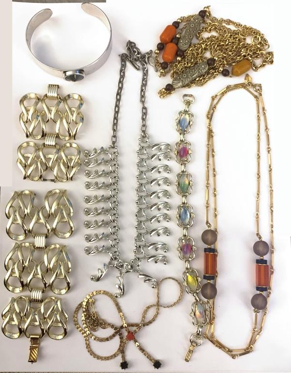 LARGE SARAH COVENTRY LOT (1 of 1)