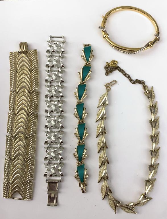 5 BRACELETS (1) BARBARA MANDRELL (1) DAMAST (1) CO: BID TODAY!!!