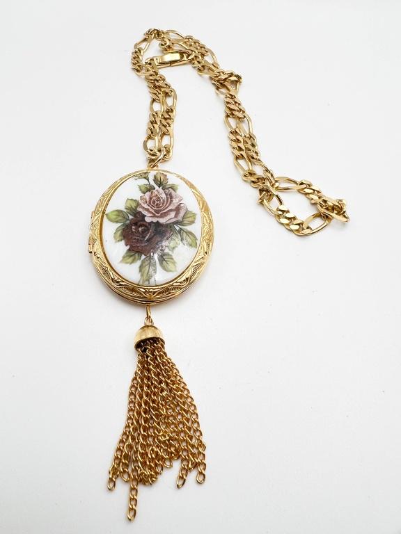 BEAUTIFUL FLORAL LOCKET: BEAUTIFUL FLORAL LOCKET, PAINTED WITH TASSEL