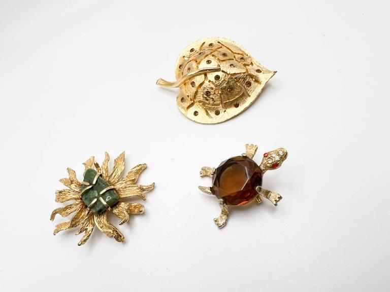 STUNNING STONE TURTLE + BROOCH (1 of 3)