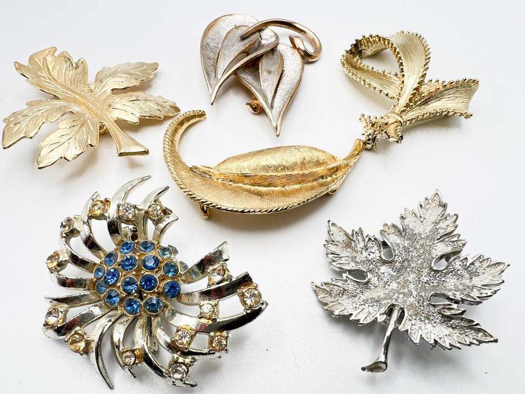 LARGE BROOCH ASSORTMENT (1 of 3)