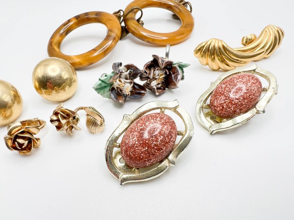 EARRINGS ASSORTMENT TRIF CR (1 of 2)