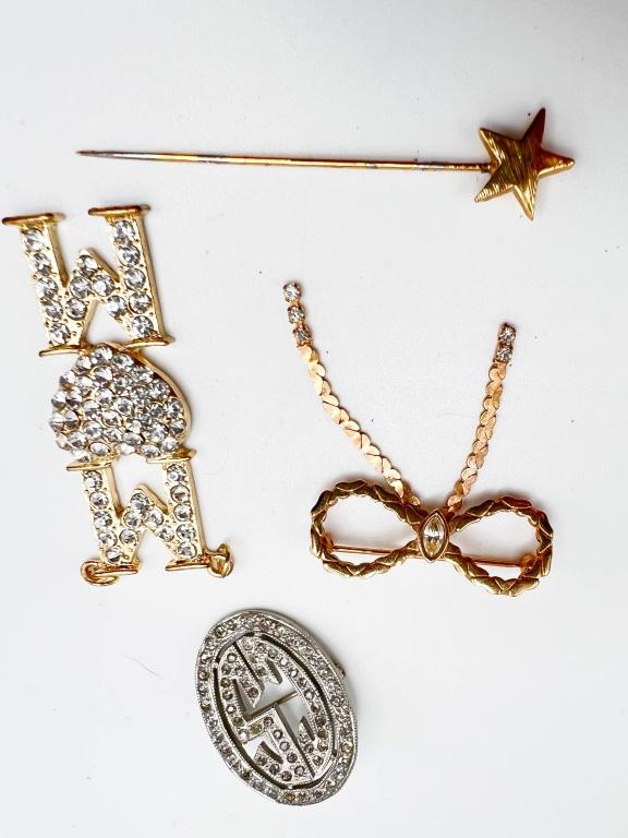 MOM , STAR , BOW: MOM PENDANT, STAR STICK PIN AND MOR E