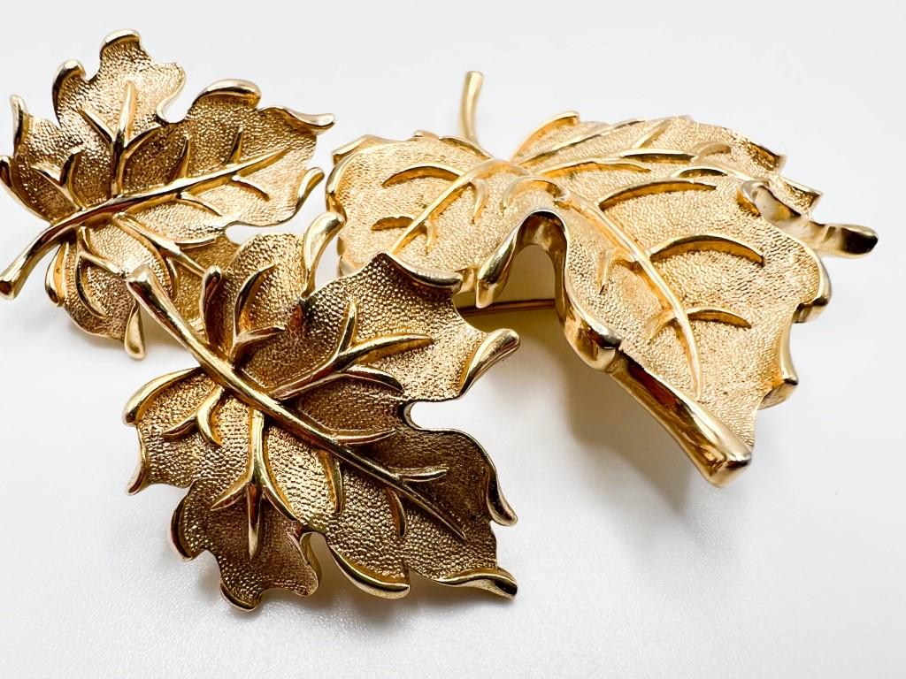 TRIFARI CROWN LEAF  BROOCH SET (1 of 1)