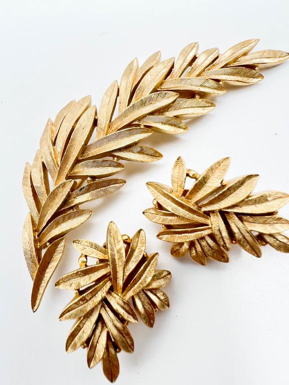 TRIFARI CROWN WHEAT BROOCH SET (1 of 3)