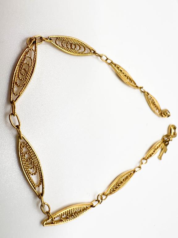 TRIFARI SIGNED BRACELET: TRIFARI SIGNED BRACELET TRIFARI "T"