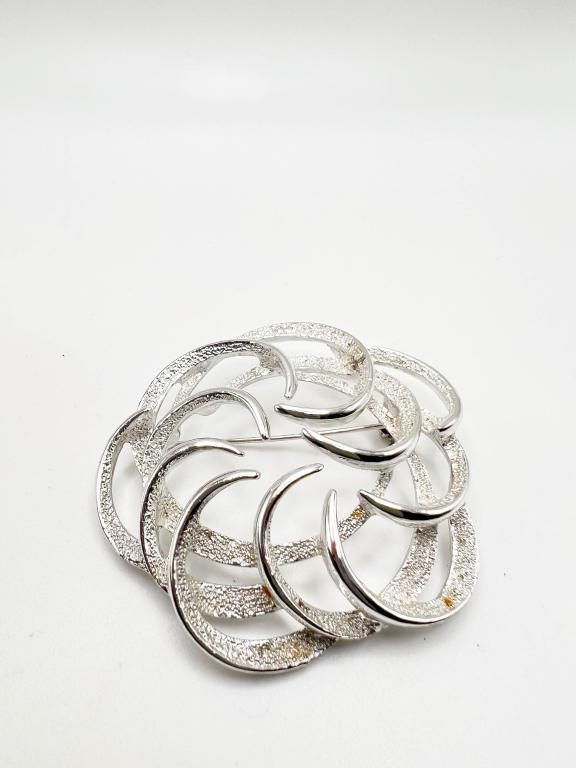 SARAH COVENTRY LG BROOCH (1 of 3)