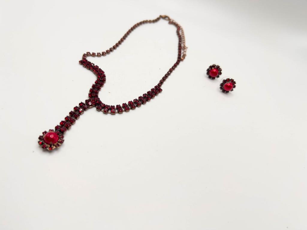 BEAUTIFUL RUBY RED SET (1 of 2)