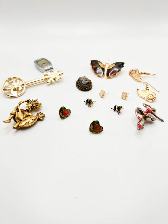 ASSORTED PINS AND BROOCH (1 of 4)