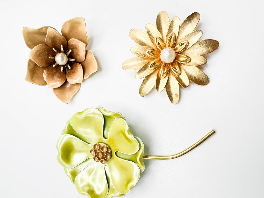 FLORAL ENAMEL BROOCHES  +  MORE ! (1 of 3)