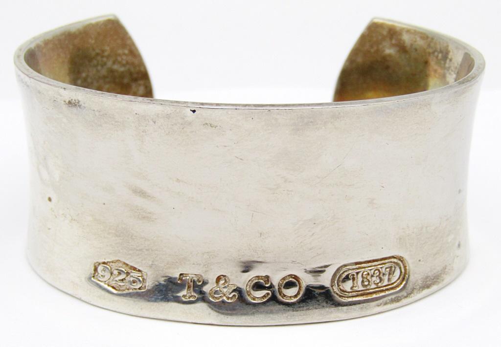 Antique & Vintage Cuff Bracelets for Sale in Online Auctions Antique & Vintage Cuff Bracelets for Sale in Online Auctions