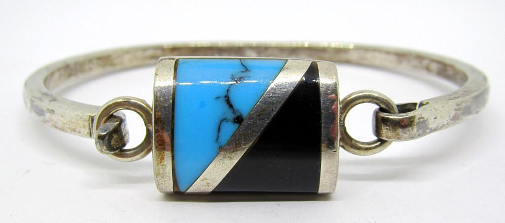 HECHO EN MEXICO 925 HINDGED BRACELET (1 of 4)