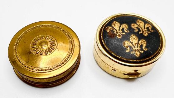 2 SMALL COMPACTS: 2 SMALL VINTAGE COMPACTS, ONE WITH BLUSH AND APPLICATOR PUFF PAD