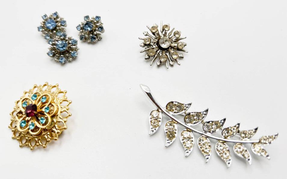 SMALL BROOCH ASSORTMENT (1 of 3)