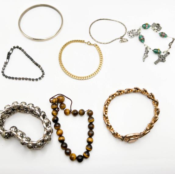 VINTAGE BRACELET LOT: TIGER EYE, TURQUOISE CHARM COLOR ROES HERRINGBONE