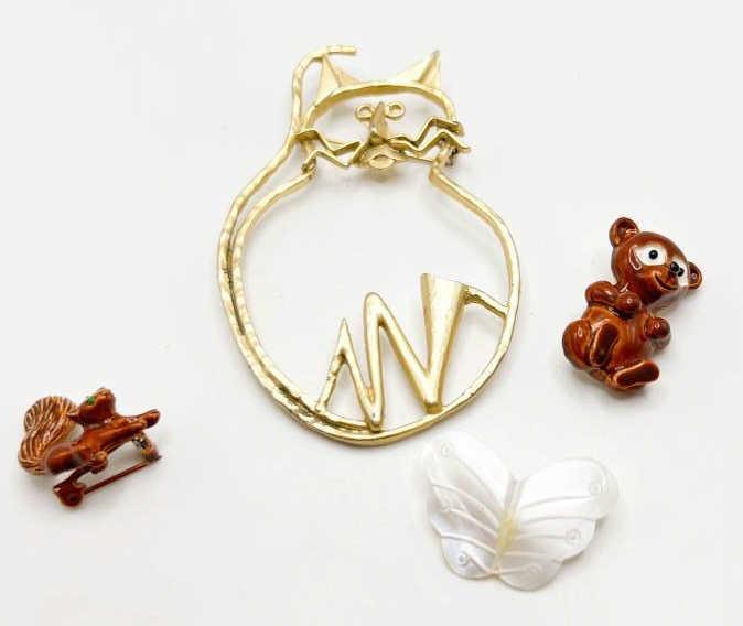 4 BROOCHES- LARGE CAT (1 of 3)