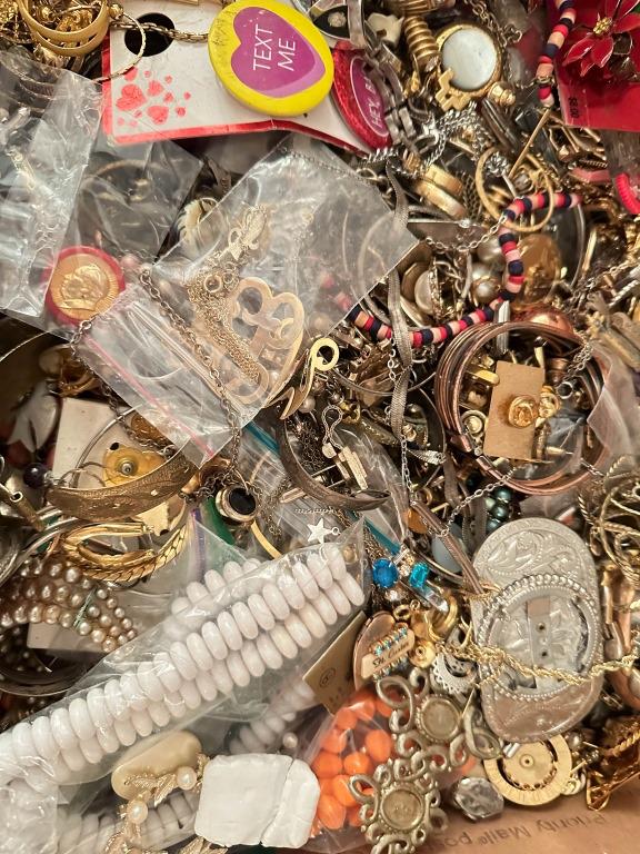 LARGE TREASURE BOX !!! FAST SHIPPING !: TREASURE BOX !!! LARGE PRIORITY SIZED BOX OF FUN !!! BROKEN JEWELRY FOR CRAFTS AND REPAIR , FAST FLAT RATE PRIORITY SHIPPING !!!