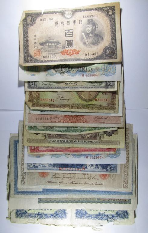 15 pc LARGE FOREIGN CURRENCY / PAPER MONEY (1 of 1)