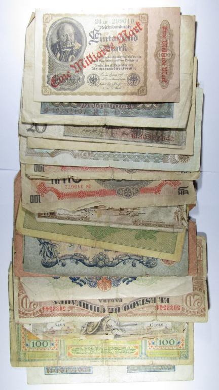 15 pc LARGE FOREIGN CURRENCY / PAPER MONEY (1 of 1)