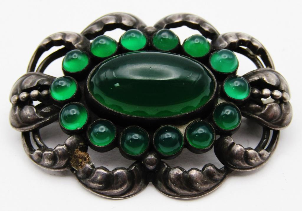 160 DENMARK STERLING BROOCH WITH EMRALD (1 of 5)