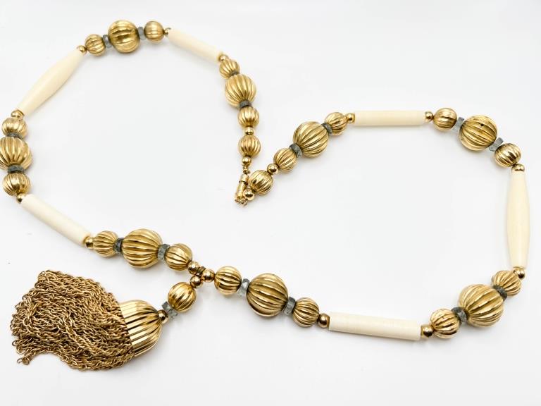 VINTAGE GOLD TONE NECKLACE W/ DANGLE (1 of 3)