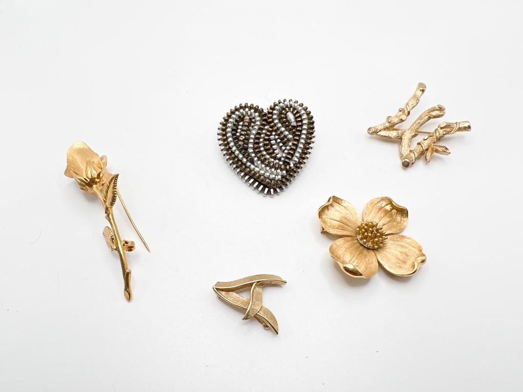 1 TRIFARI CROWN BROOCH, 4 LEAF FLORAL (1 of 2)