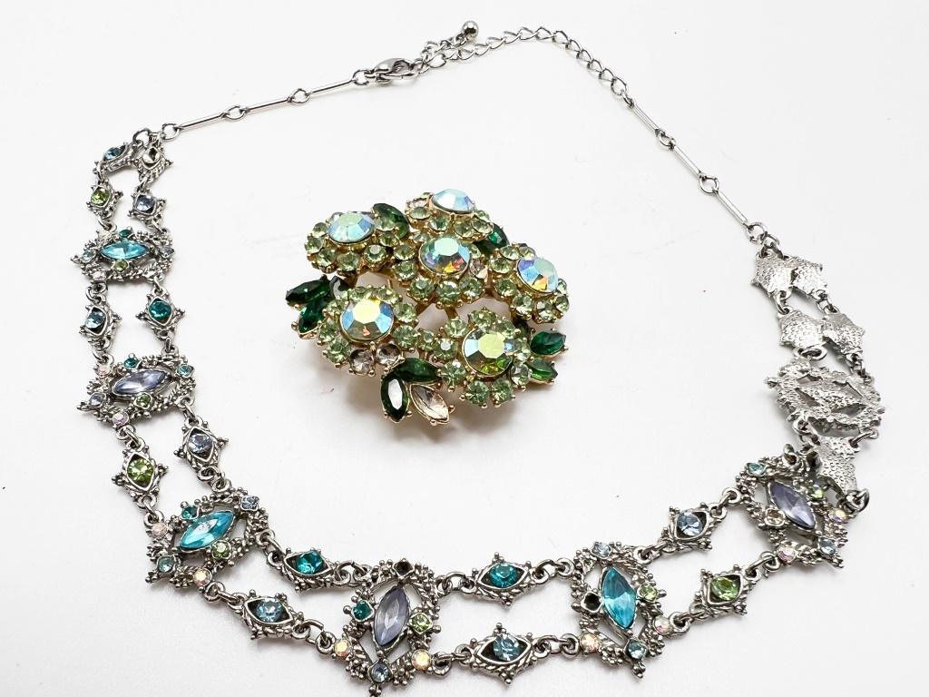 LG GREEN TRIFARI STONE BROOCH, (1 of 2)