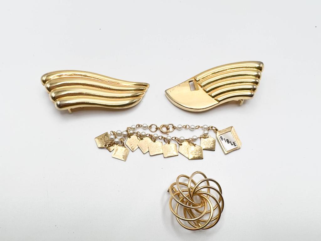 2 GOLD TONE SCARF CLIPS, 1 BROOCH: 10 COMMANDMENTS BRACELET