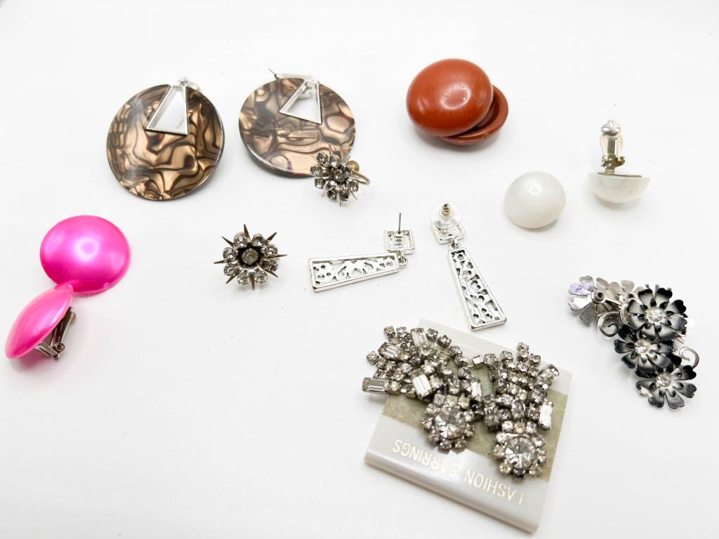 VTG ASSORTED EARRINGS LOT (1 of 1)