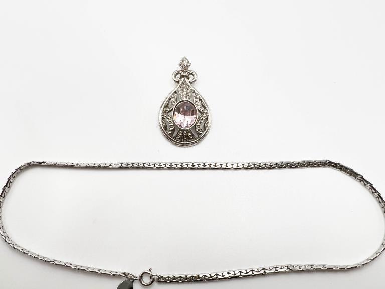 AMETHYST COLOR PENDANT & ROGER (1 of 2)