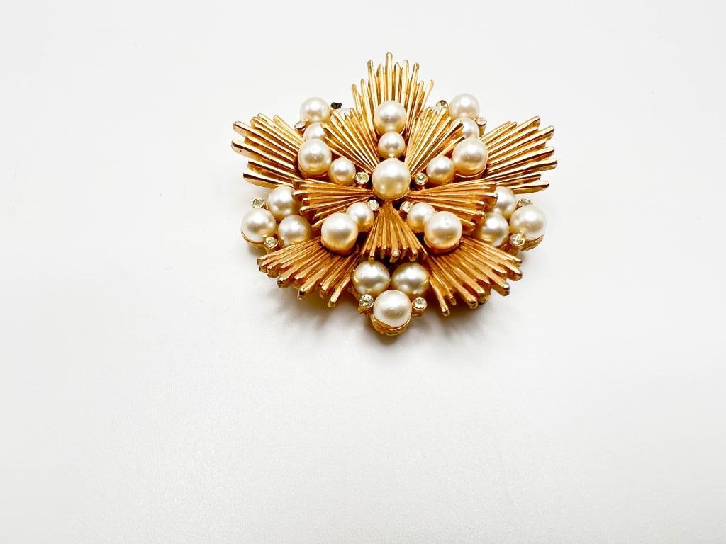 TRIFARI BROOCH PEARL LIKE GOLD TONE: BID NOW!!!