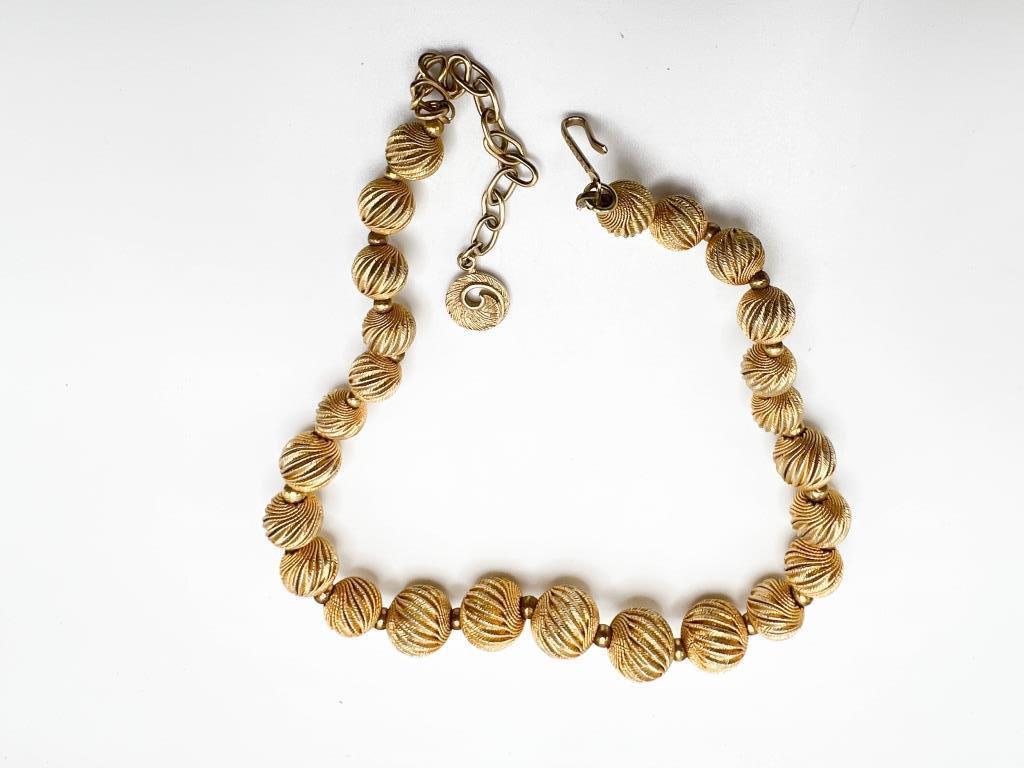 LISNER SIGNED VTG SCROLL BEAD NECKLACE (1 of 1)
