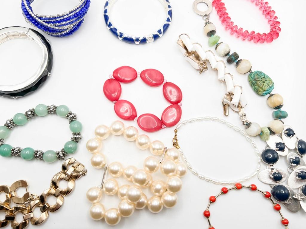 BRACELET VARIETY LOT: ASSORTED COLORS STYLES AND SIZES