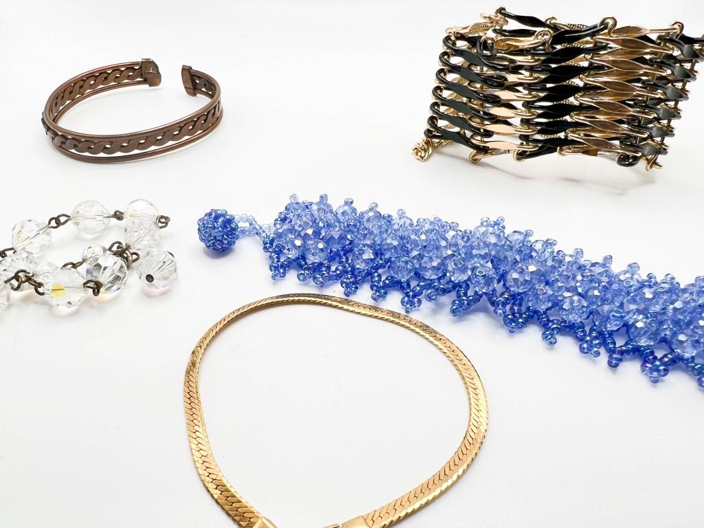 BLACK & GOLD TONE LINK BRACELET (1 of 1)