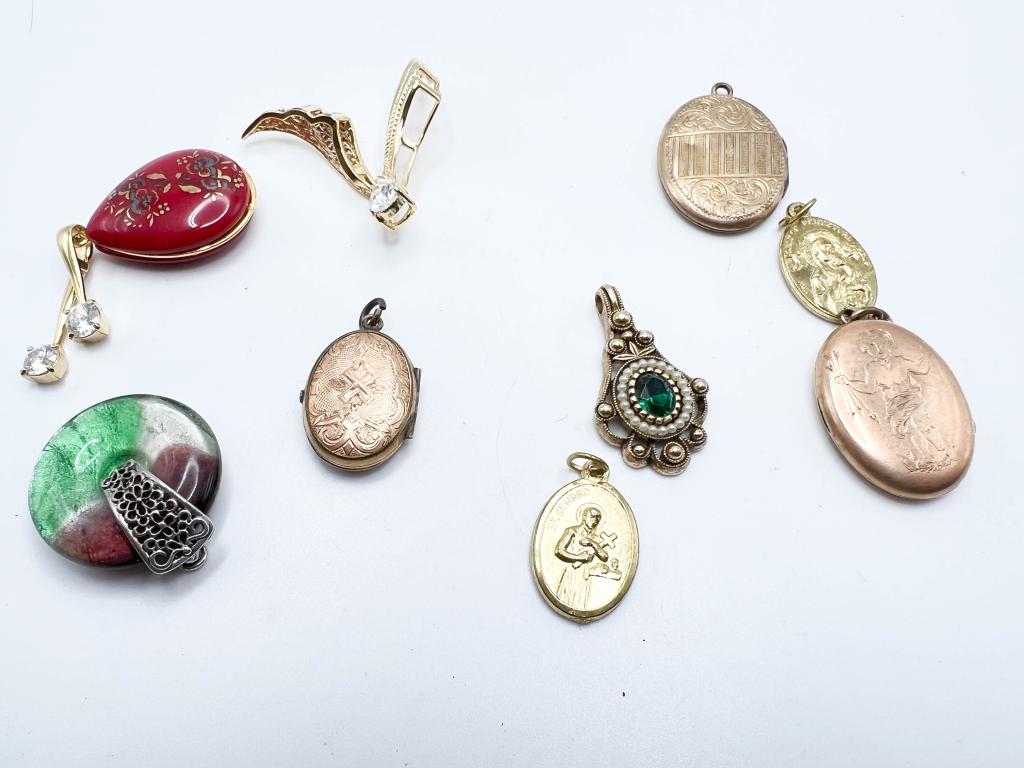 FPENDANTS LOT: RED FLORAL, GREEN STONE, LOCKETS, RHINESTONES,