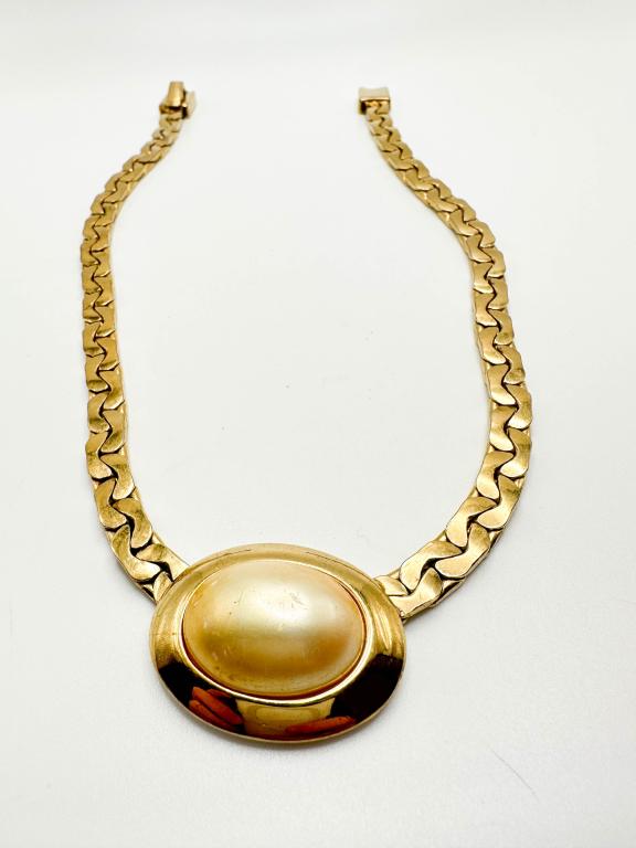 TRIFARI SIGNED NECKLACE: TRIFARI SIGNED NECKLACE