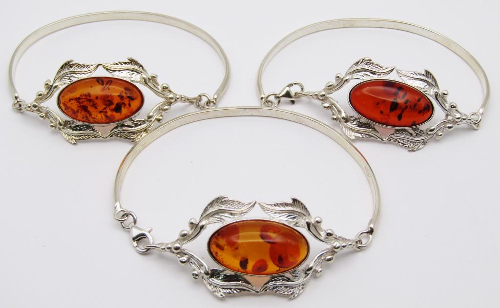 3-STERLING HINGED BANGLES WITH BALTIC AMBER: CENTER-TOTAL 24 DWT