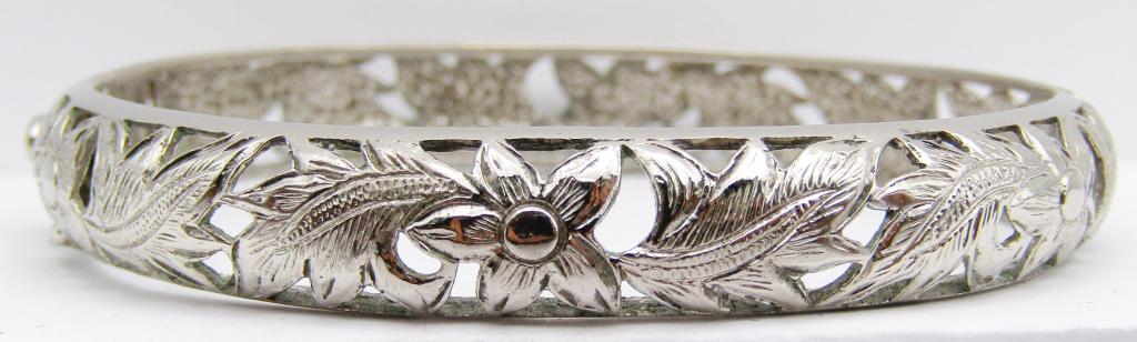 VINTAGE STERLING HINGED BANGLE WITH CUT OUT (1 of 6)