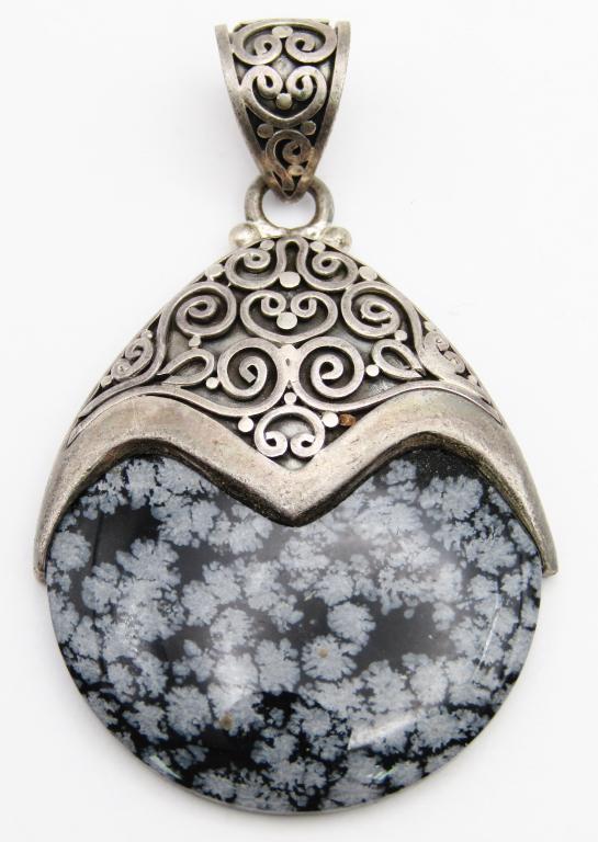 "BA" INDONESIA PENDANT WITH BLACK/GRAY: STONE ACCENT-TOTAL 22 DWT
