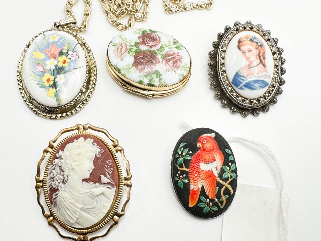 LIMOGES CAMEO BROOCH ++ (1 of 5)