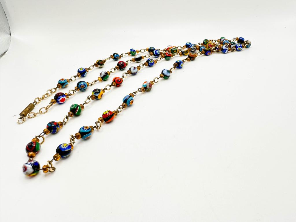 COLOR GLASS BEAD NECKLACE (1 of 2)