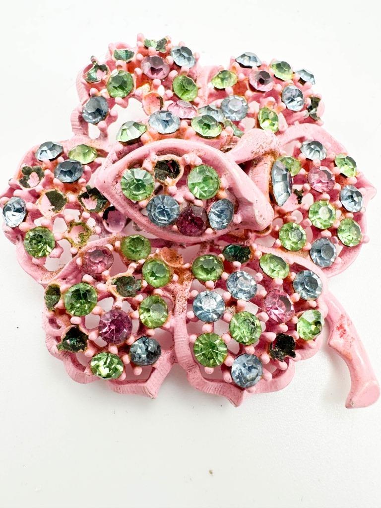 WEISS SIGNED PINK BROOCH (1 of 2)