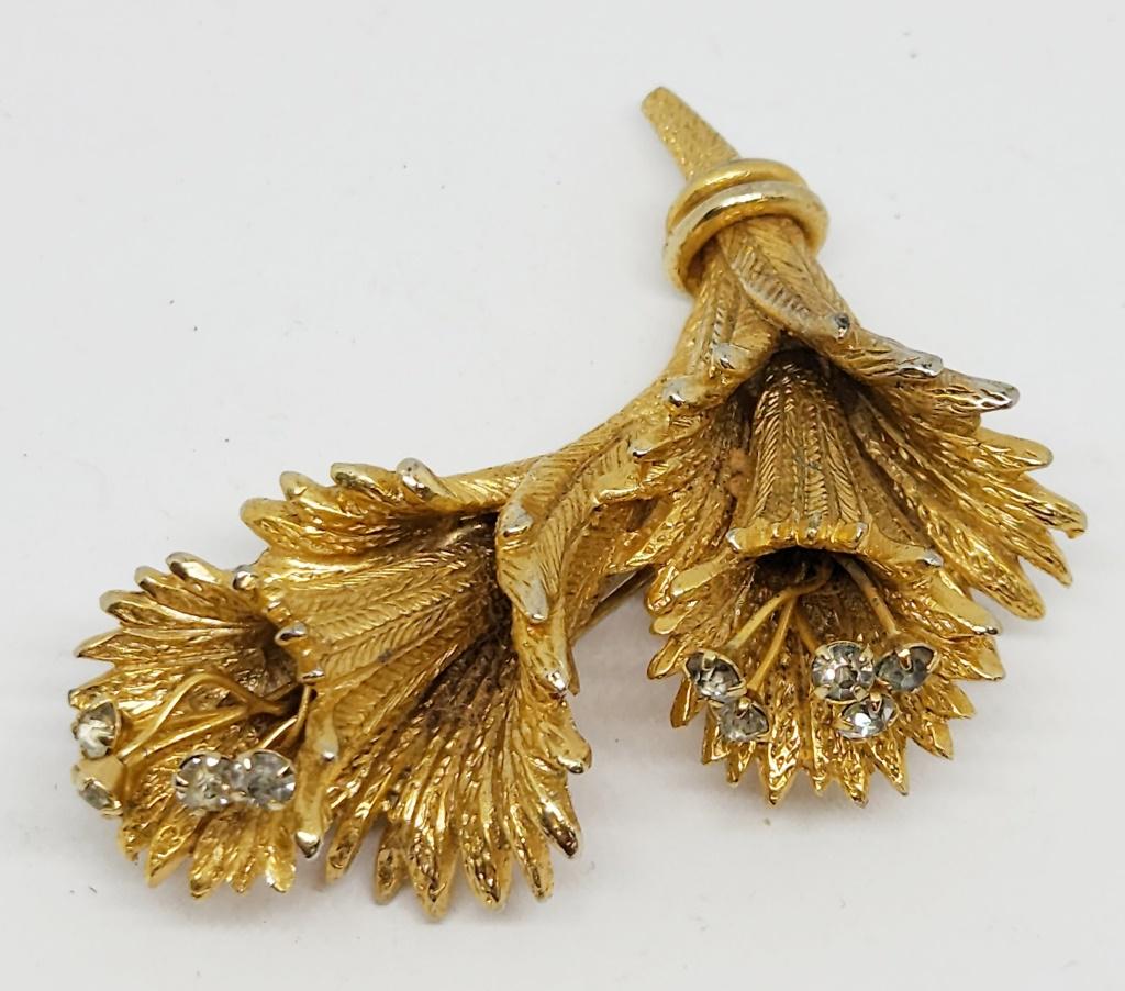 VINTAGE BROOCH W STONES (1 of 3)