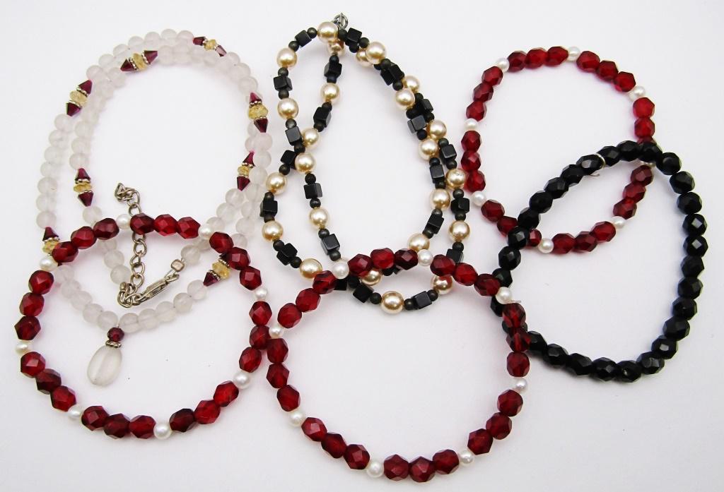 VINTAGE CRYSTAL BEADED JEWELRY LOT: (1 of 5)