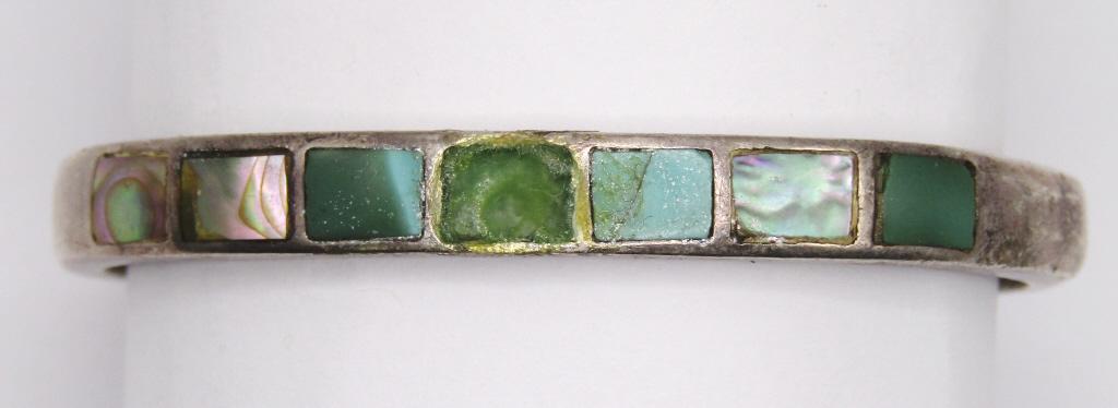 ABALONE BRACELET W BROKEN STONE: 13.4 DWT TOTAL