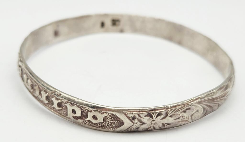 VINTAGE "SC" STERLING BANGLE ENGRAVED FLOWER (1 of 3)