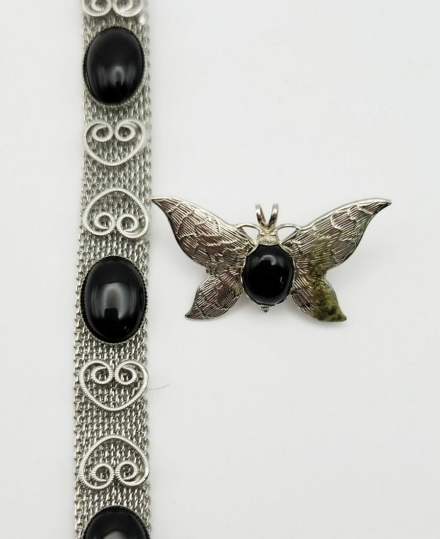 SET!  VTG SILVER TONED BELT BRACELET WITH (1 of 4)